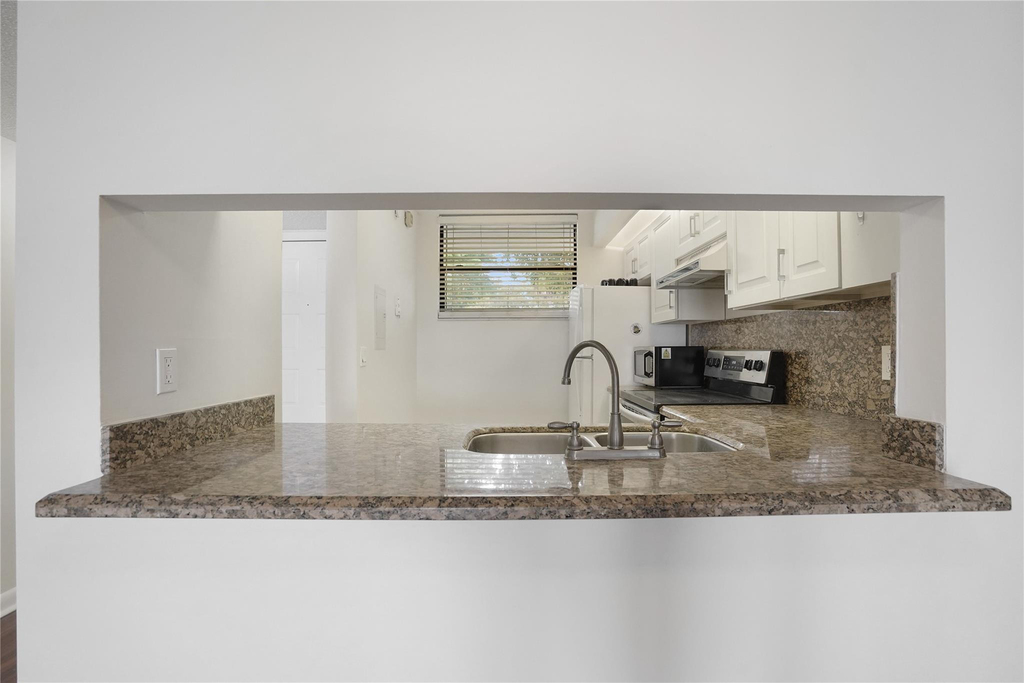 109 Lake Emerald Drive - Photo 7