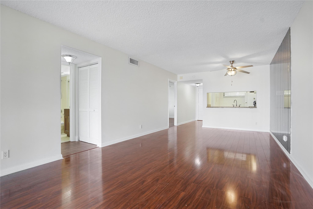 109 Lake Emerald Drive - Photo 10