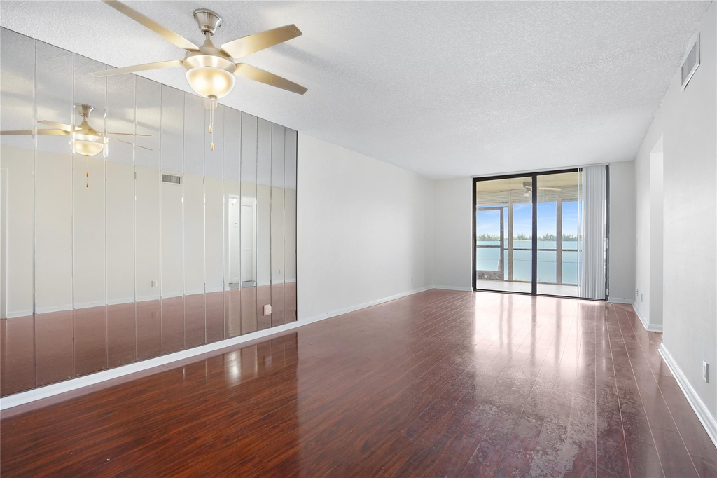 109 Lake Emerald Drive - Photo 8