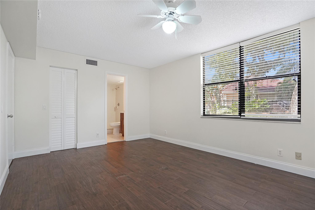 109 Lake Emerald Drive - Photo 17