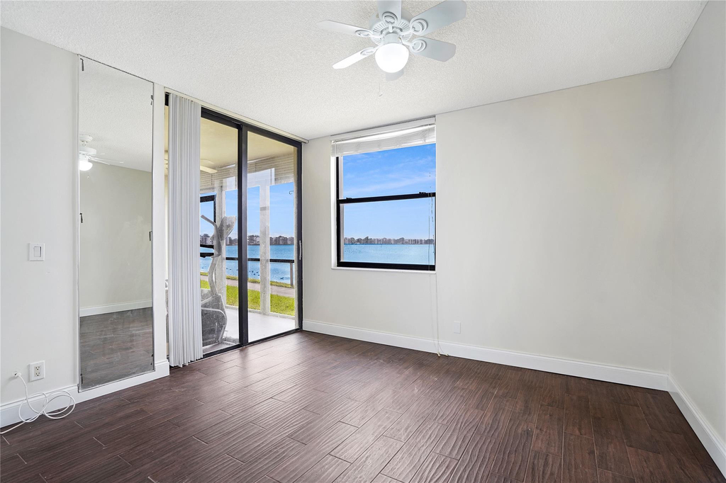 109 Lake Emerald Drive - Photo 24