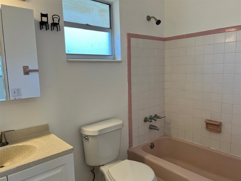 270 Ne 40th Street - Photo 9