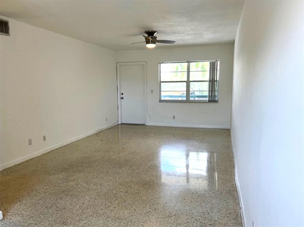 270 Ne 40th Street - Photo 2