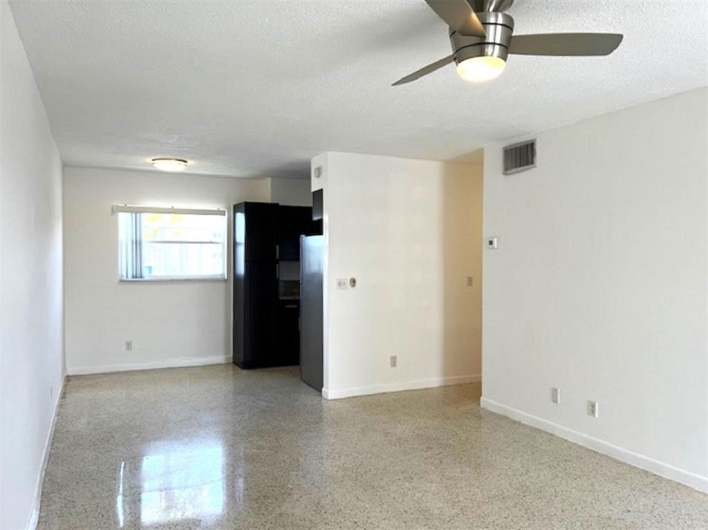 270 Ne 40th Street - Photo 1