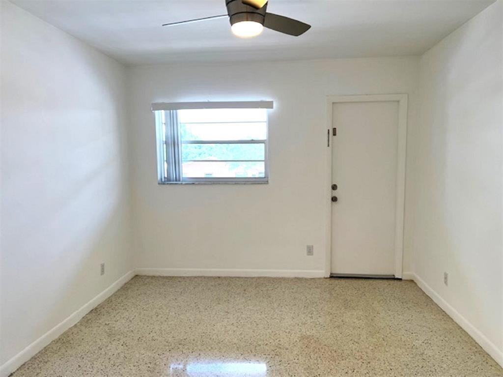 270 Ne 40th Street - Photo 8