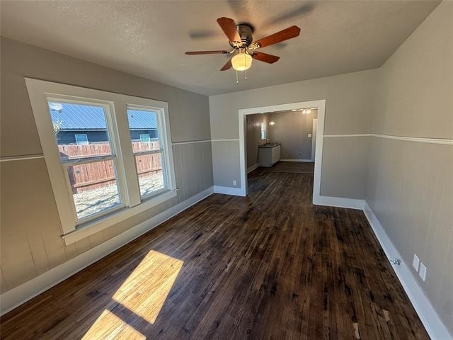 705 E 9th Street - Photo 18