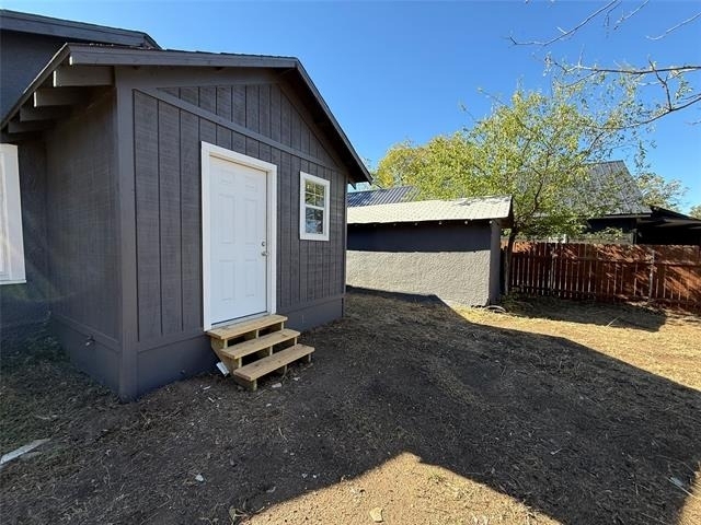 705 E 9th Street - Photo 6