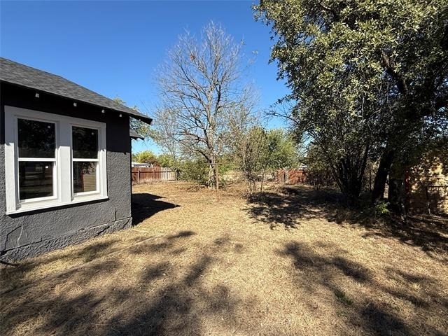 705 E 9th Street - Photo 3