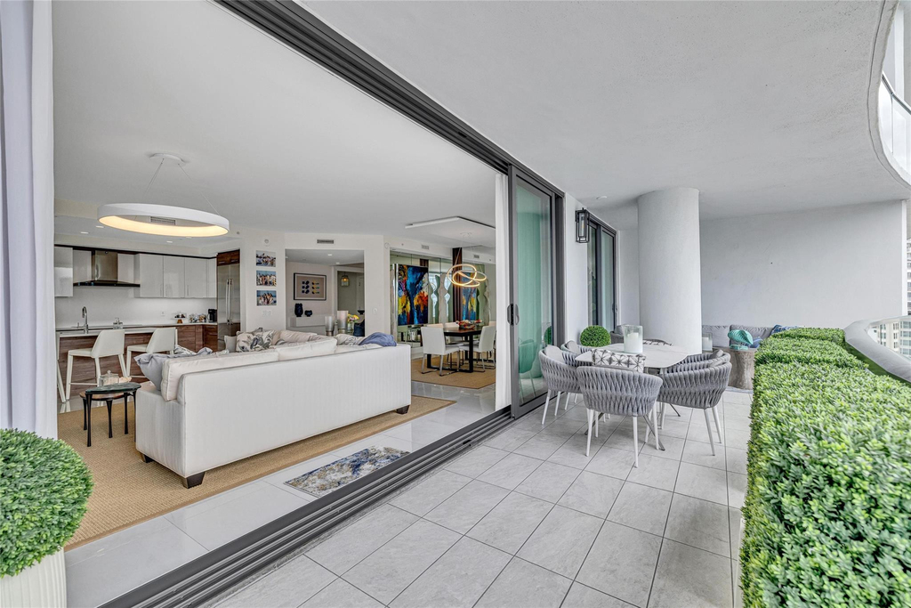100 E Las Olas Boulevard - Photo 8