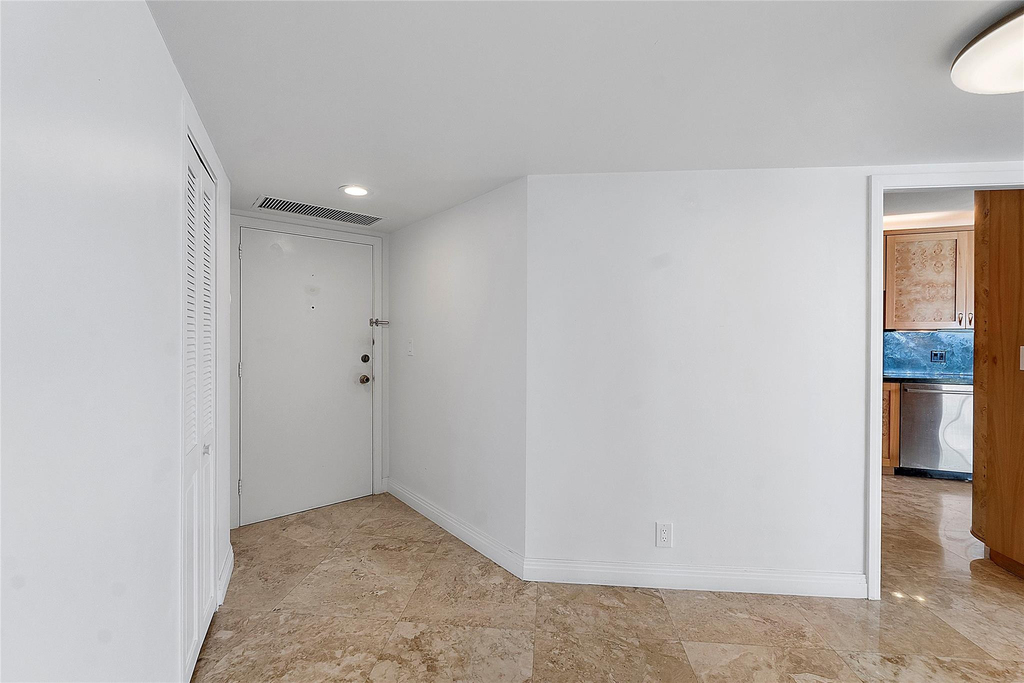 3000 Holiday Drive - Photo 4