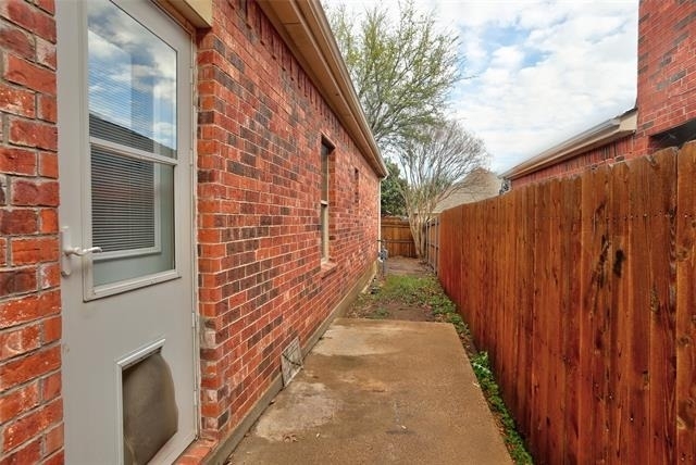 5916 Round Up Lane - Photo 17