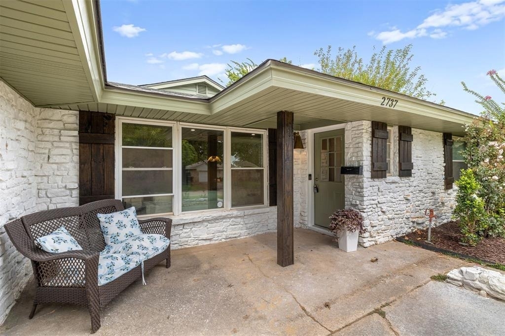 2737 Clermont Place - Photo 2