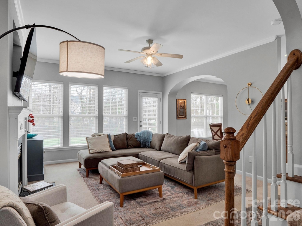 1401 Hammond Drive - Photo 3