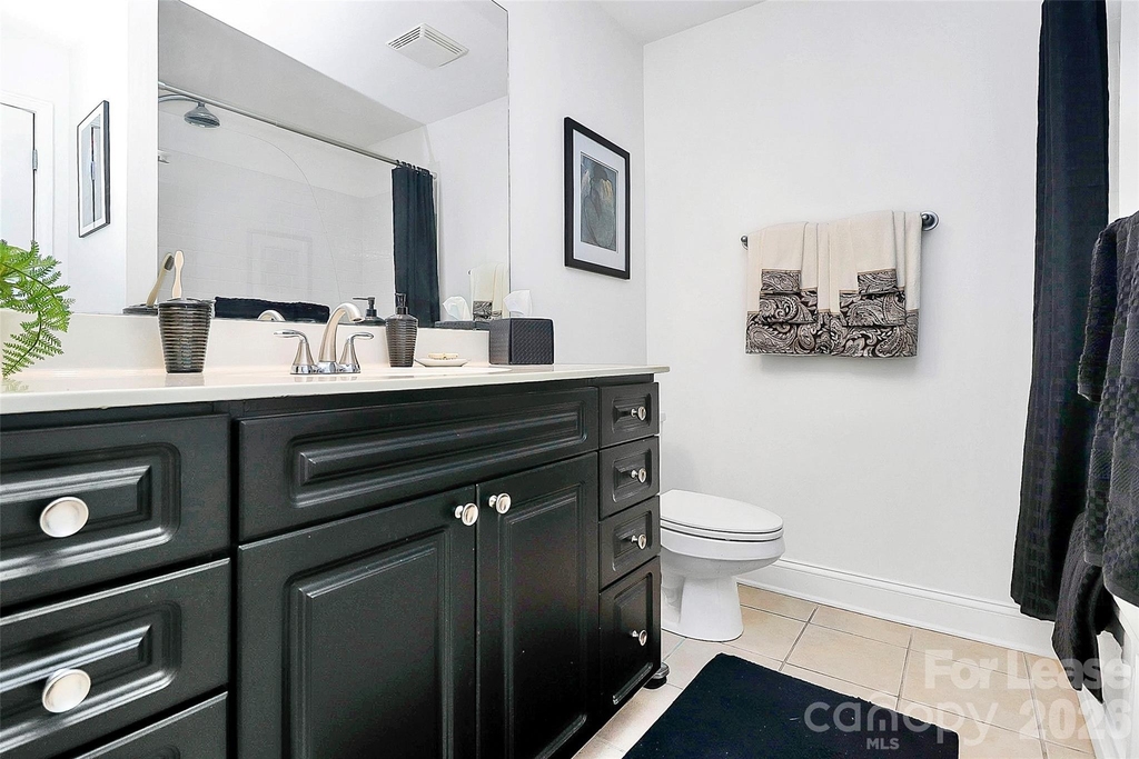 300 W 5th Street - Photo 4