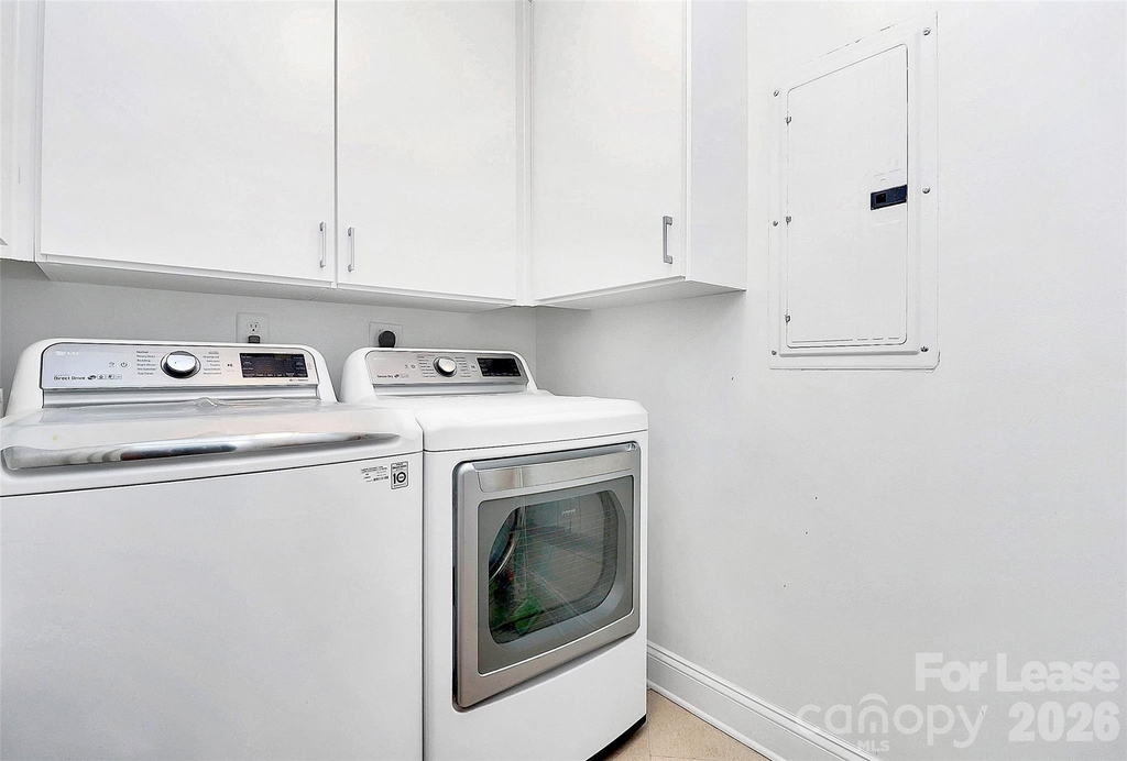 300 W 5th Street - Photo 2