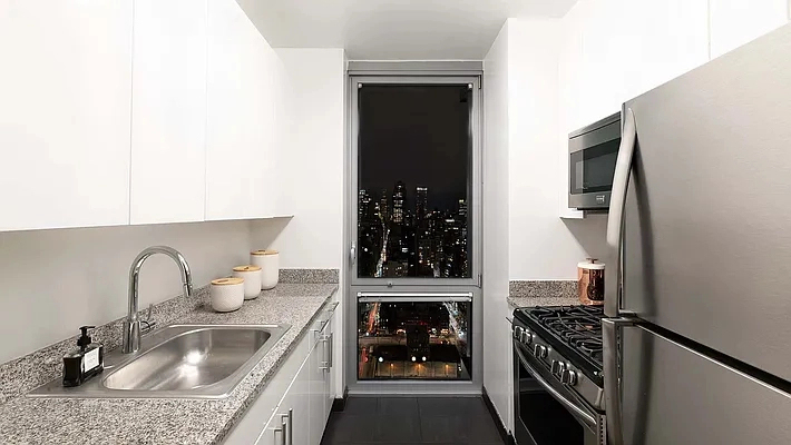 505 West 37th Street - Photo 3
