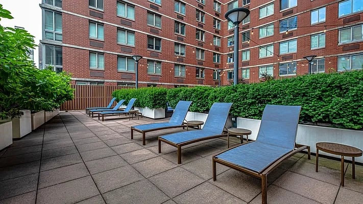 400 West 37th Street - Photo 5