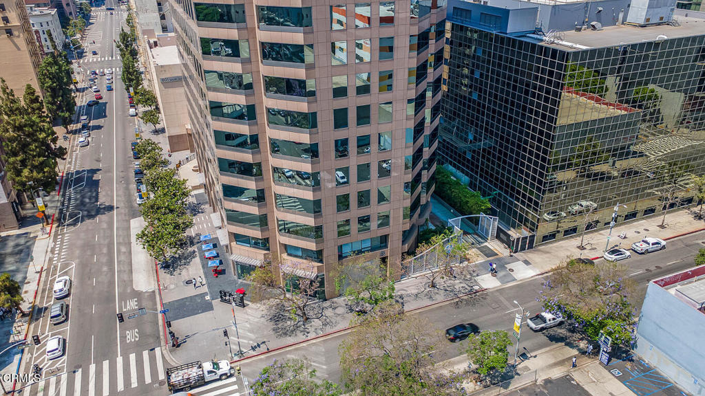 801 S Grand Avenue - Photo 3