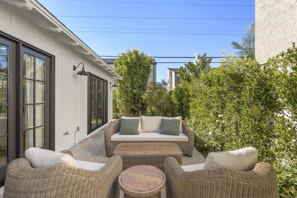 210 Estrella St - Photo 13