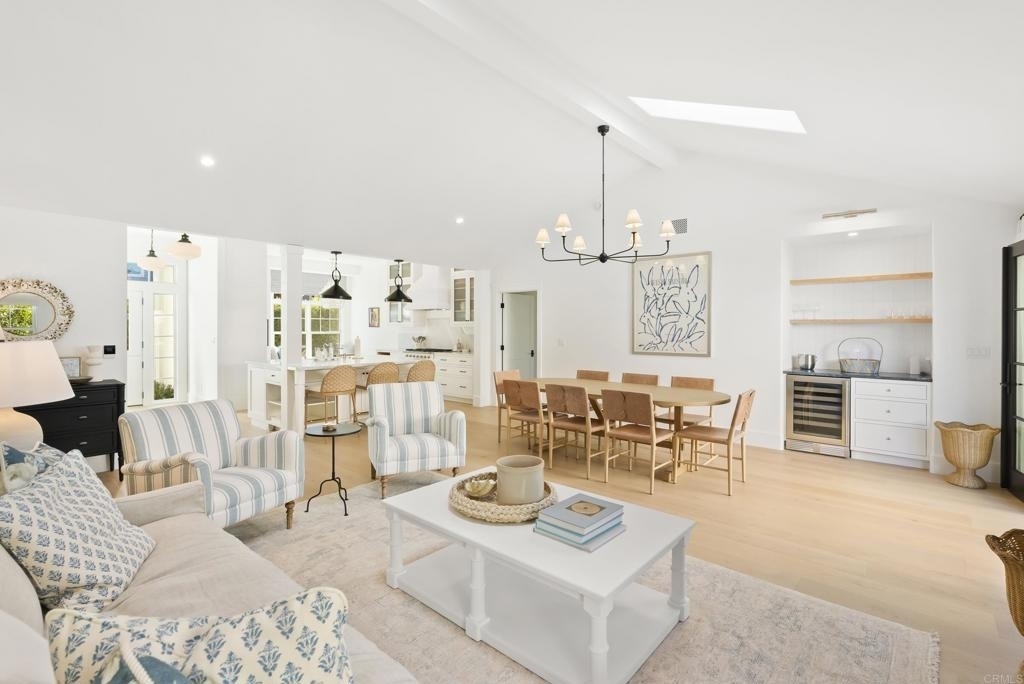 210 Estrella St - Photo 8