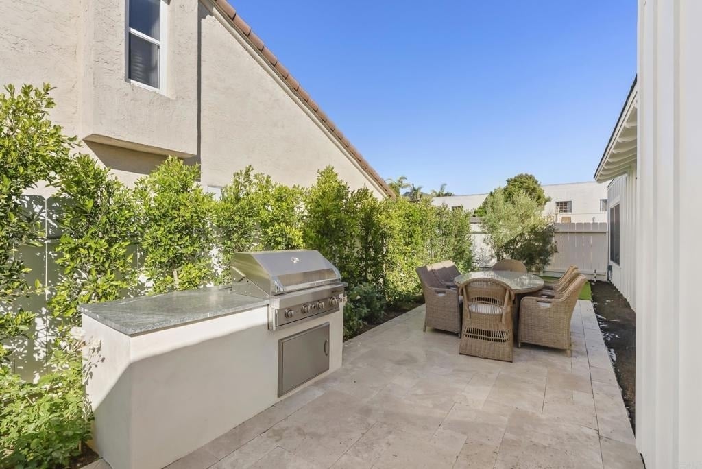210 Estrella St - Photo 12