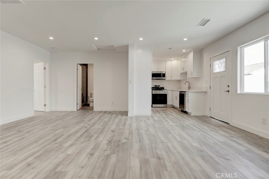 11326 Haskell Avenue - Photo 4