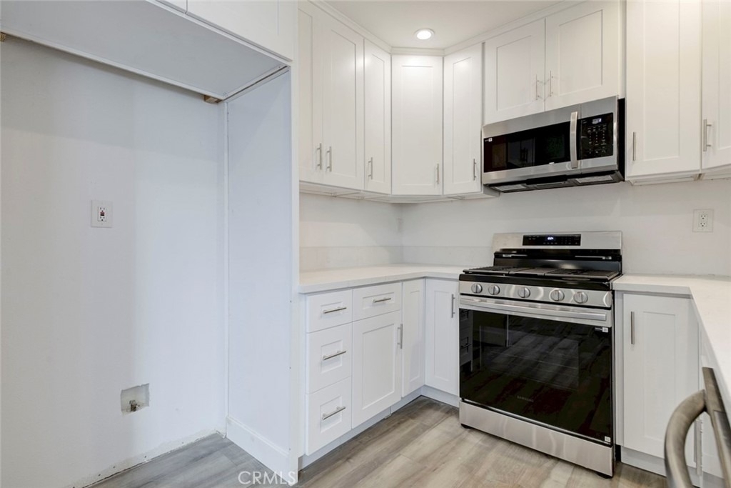 11326 Haskell Avenue - Photo 7