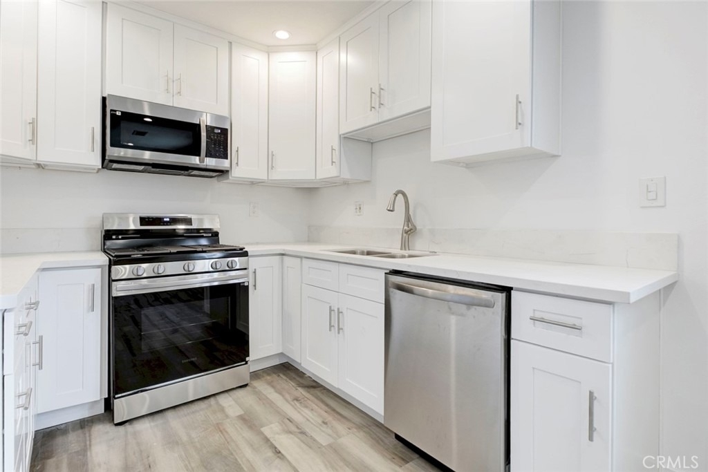11326 Haskell Avenue - Photo 6