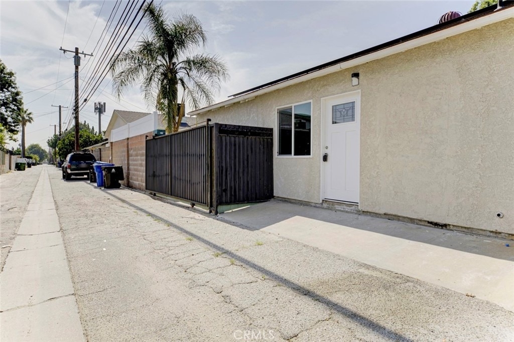 11326 Haskell Avenue - Photo 16