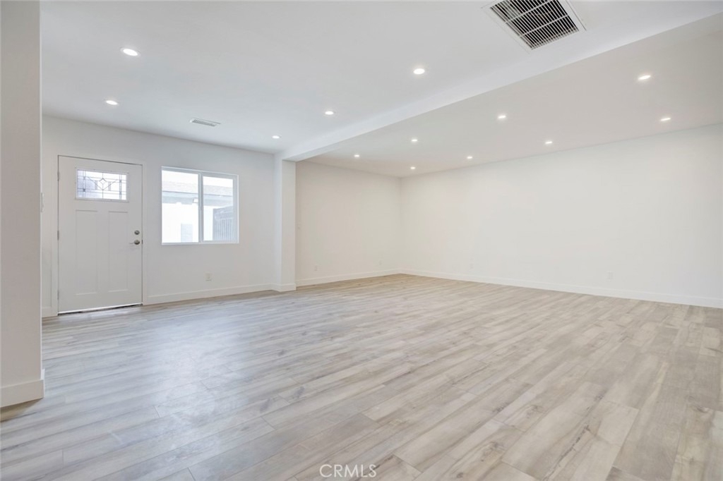 11326 Haskell Avenue - Photo 2