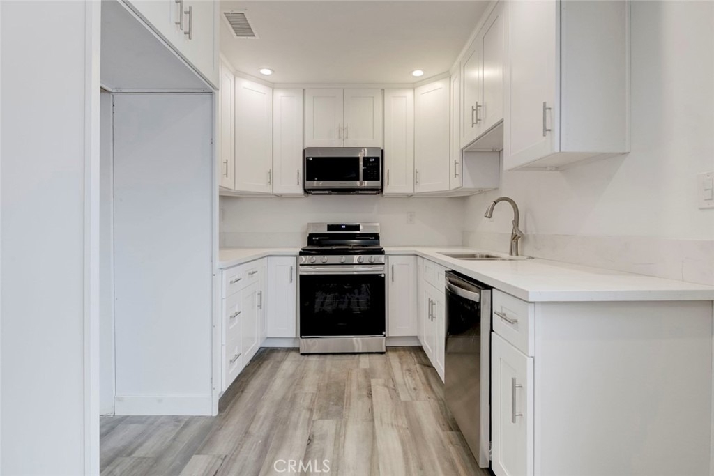 11326 Haskell Avenue - Photo 5