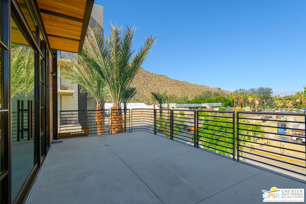 111 N Palm Canyon Drive - Photo 5