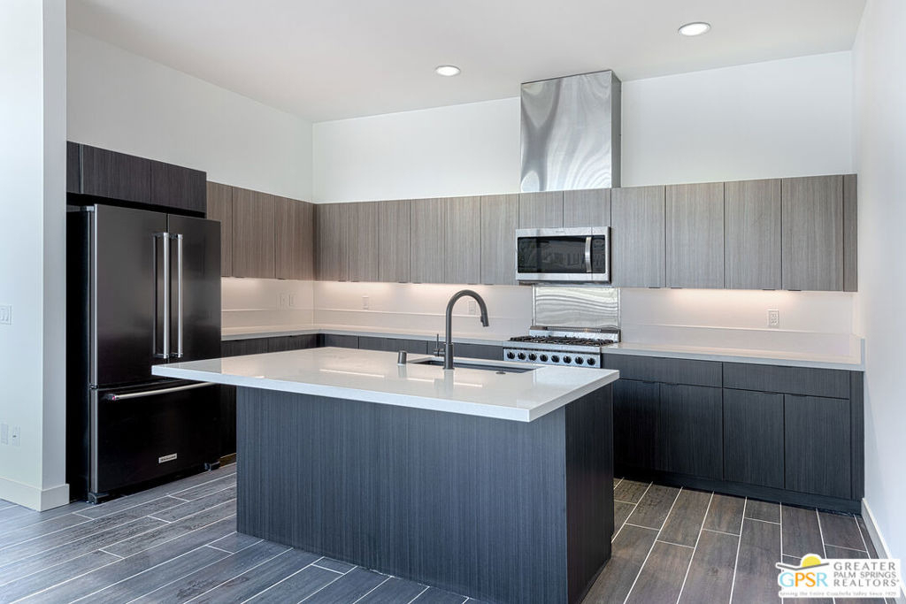 111 N Palm Canyon Drive - Photo 3
