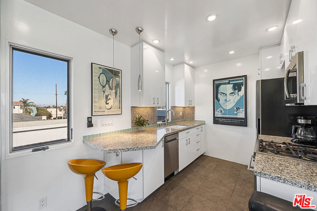 11 24th Avenue - Photo 3