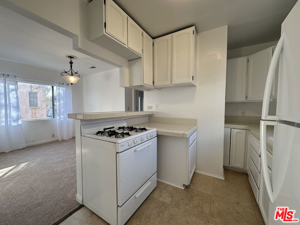 6069 1/2 Cashio Street - Photo 8