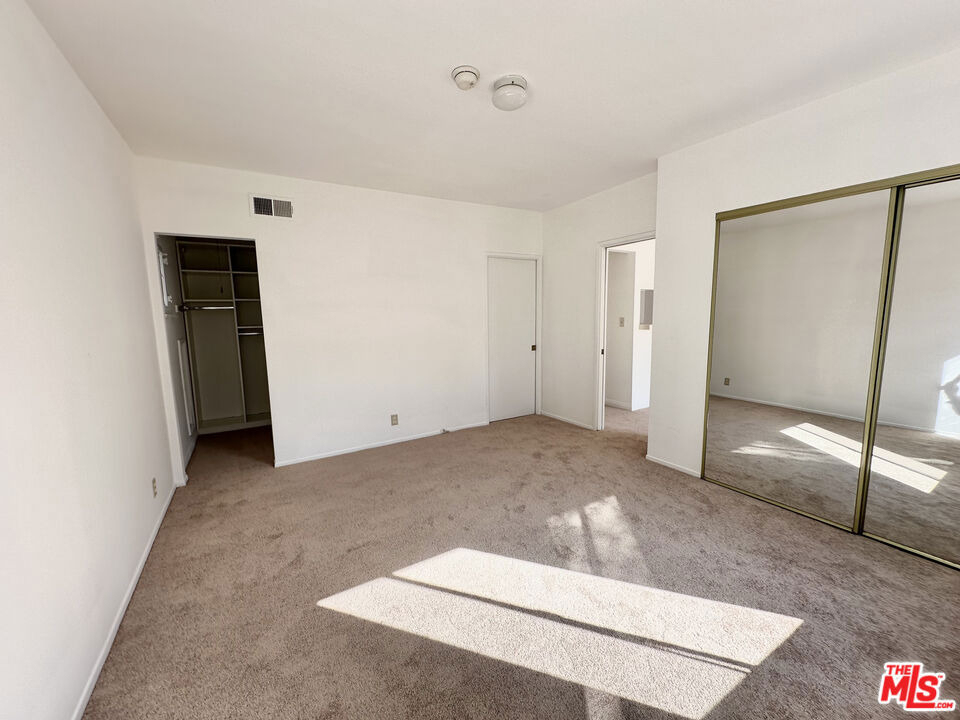 6069 1/2 Cashio Street - Photo 7