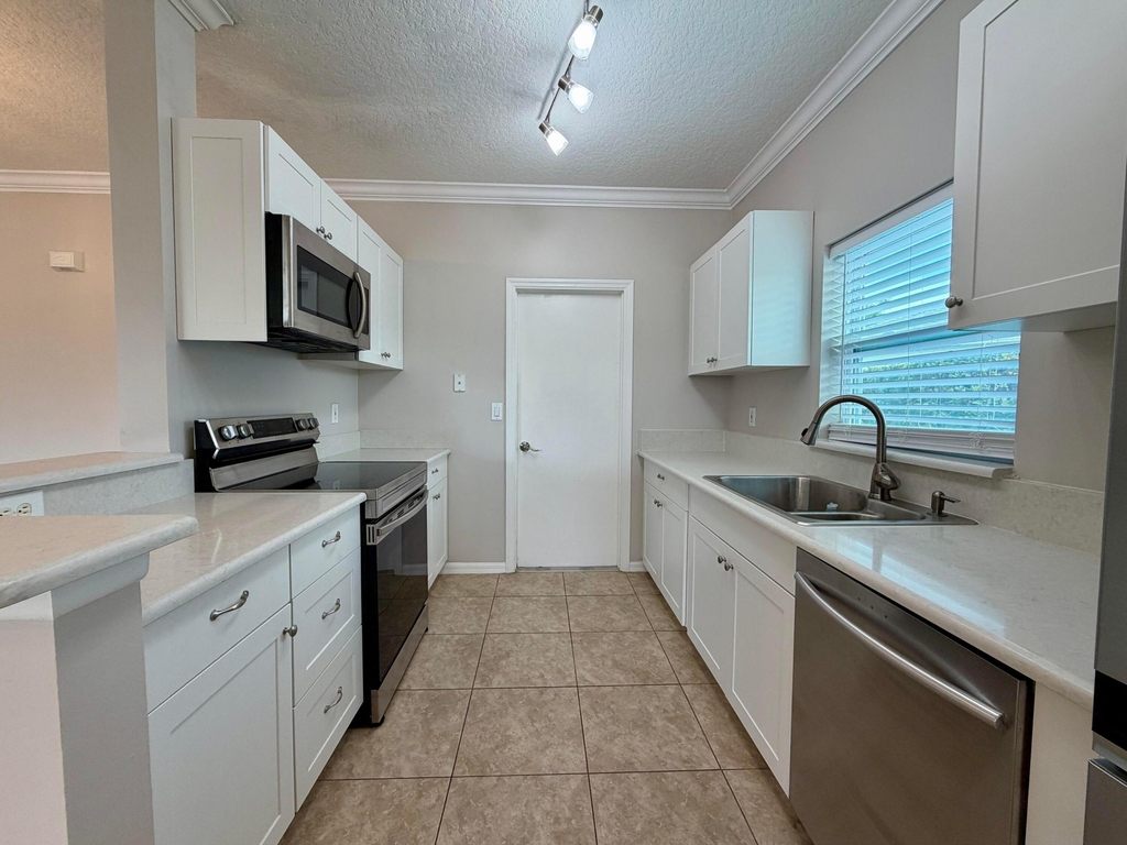 6295 33rd Manor - Photo 6
