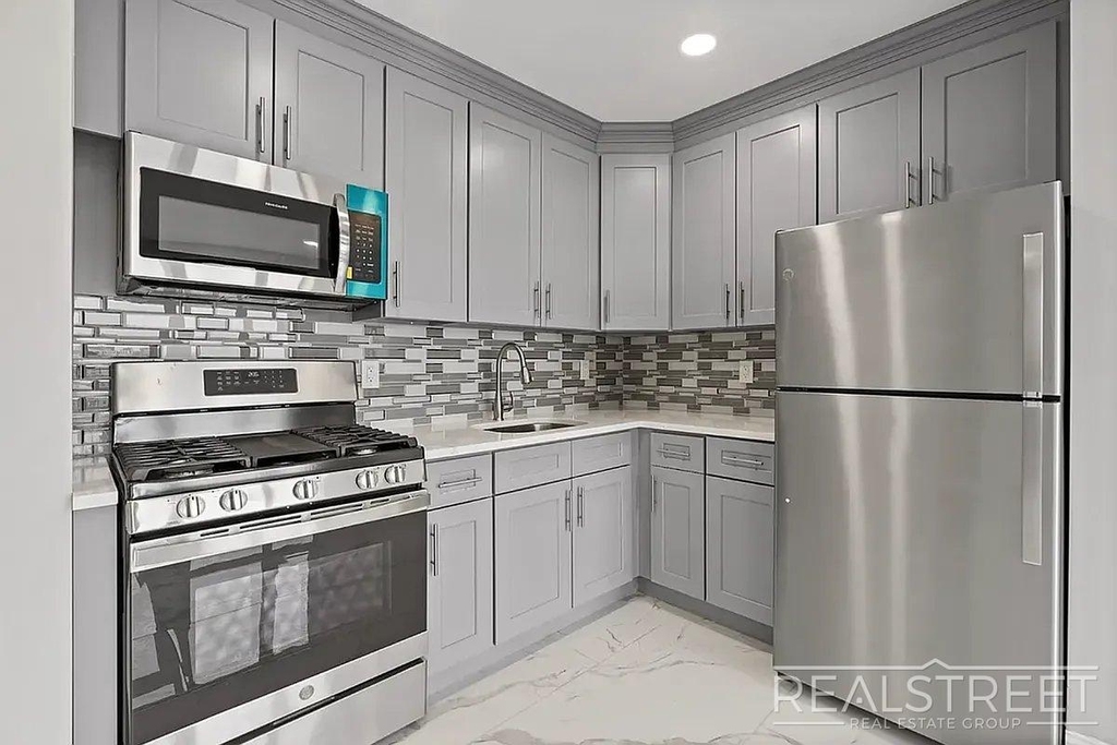 150-02 Hillside Avenue - Photo 2