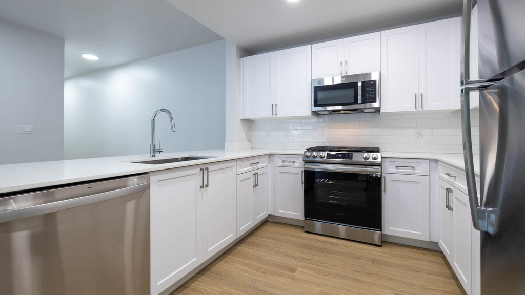 601 E. 2nd Street - Photo 2