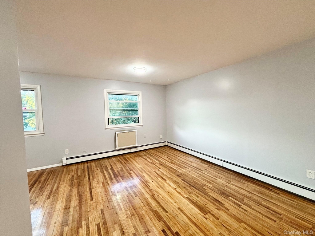 256-20 Craft Avenue - Photo 8