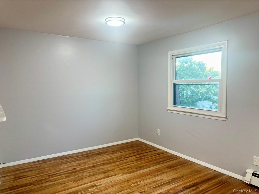 256-20 Craft Avenue - Photo 7