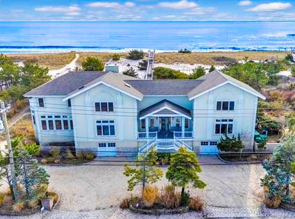 605 Dune Road - Photo 0