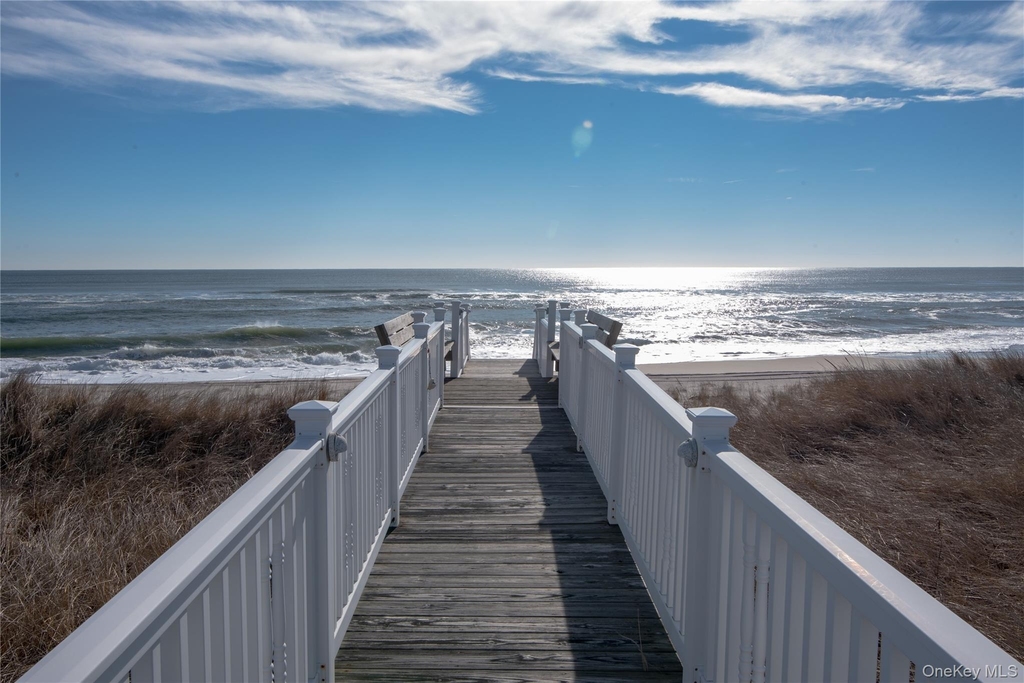 605 Dune Road - Photo 2
