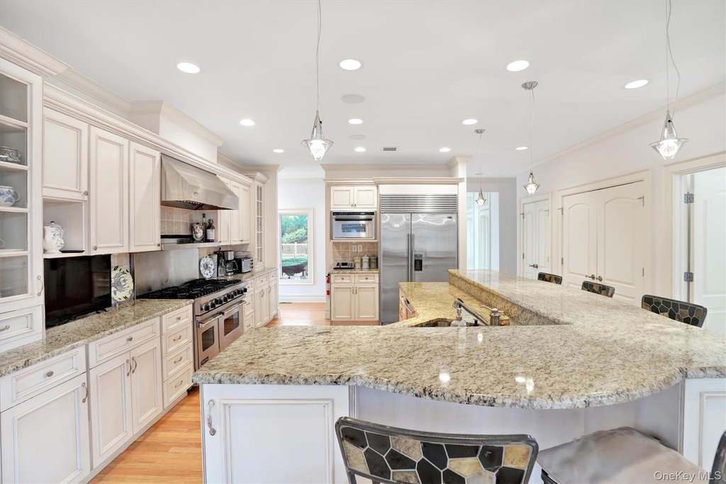 605 Dune Road - Photo 10