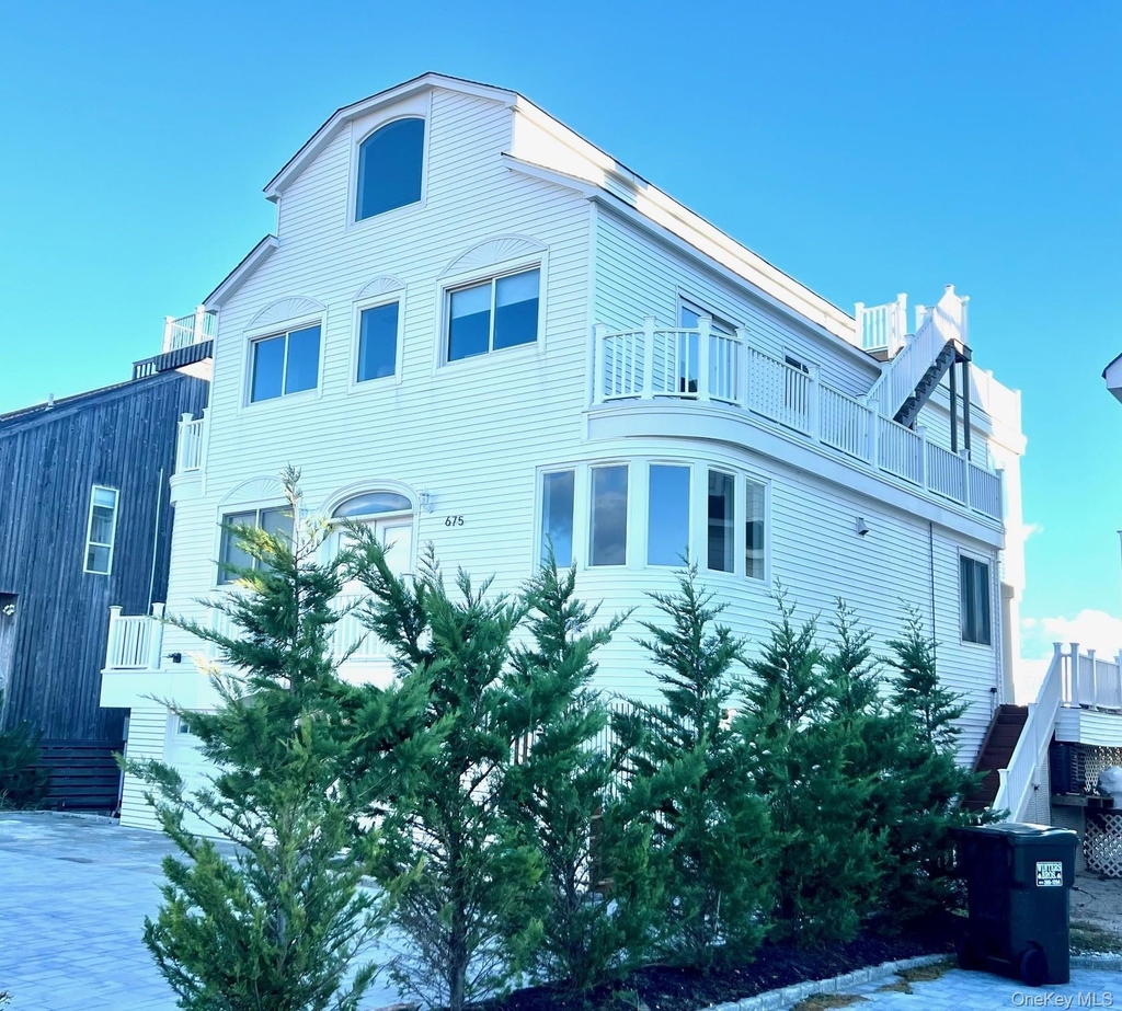 675 Dune Road - Photo 0