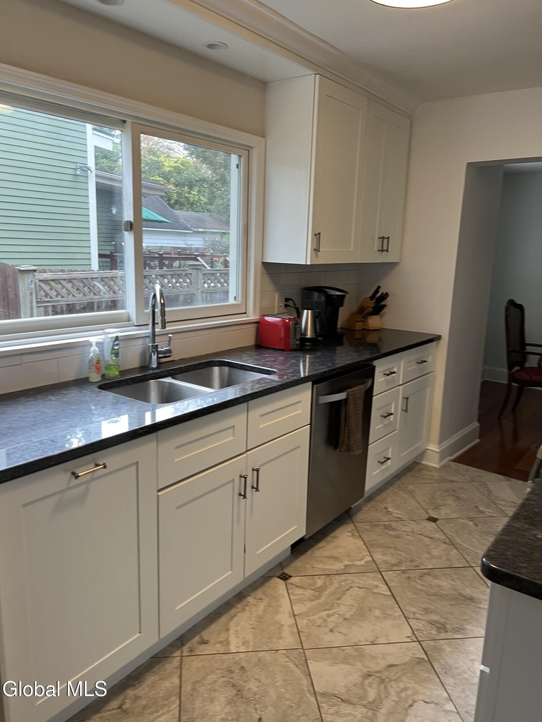 223 Lake Avenue - Photo 3