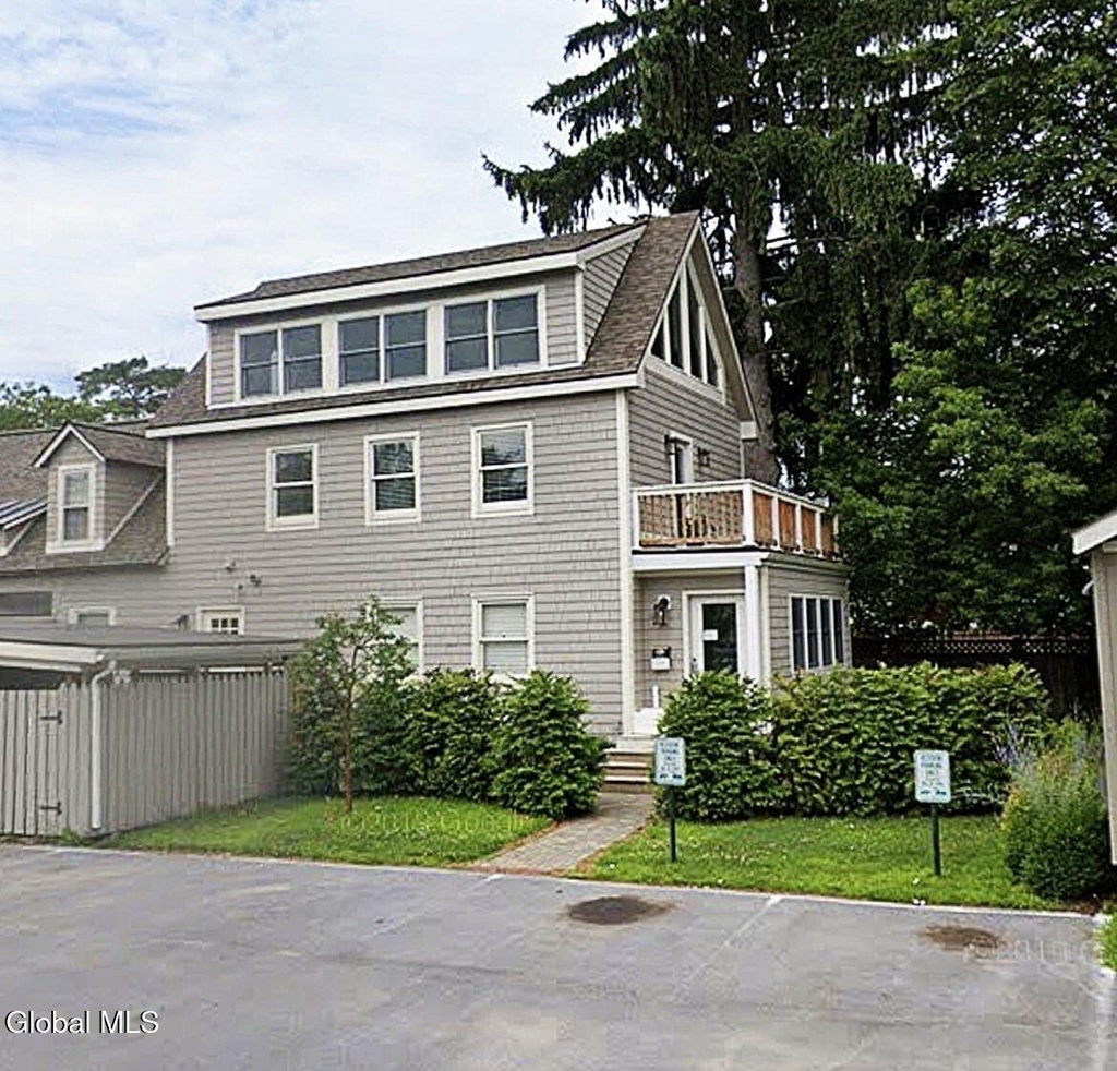 223 Lake Avenue - Photo 0