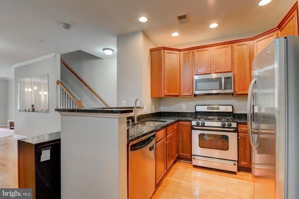 43920 Hickory Corner Terrace - Photo 9