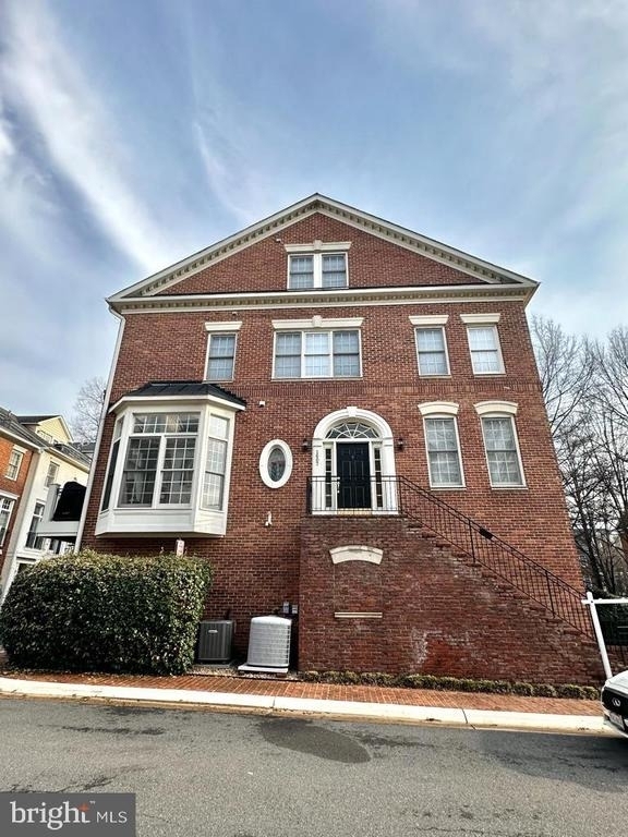 1607 Seneca Avenue - Photo 1
