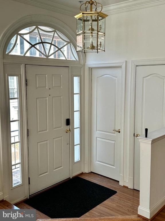 1607 Seneca Avenue - Photo 3
